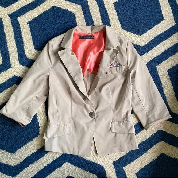 🐚 MMM BEIGE CAPRI SLEEVE BLAZER JACKET!