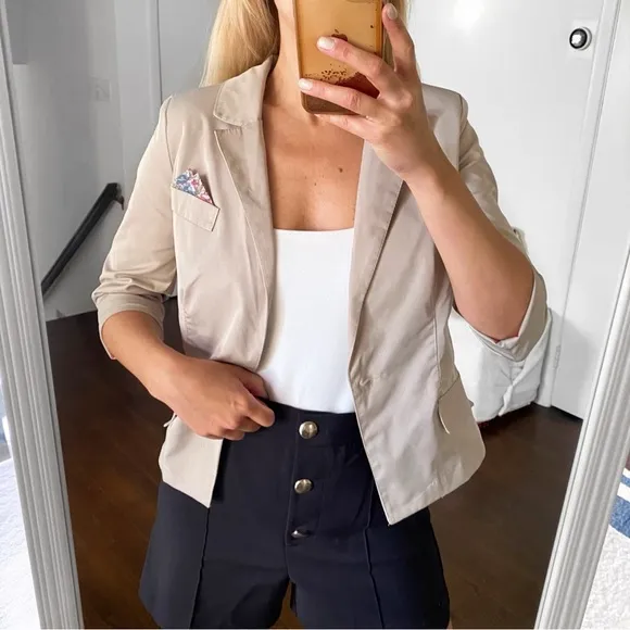 🐚 MMM BEIGE CAPRI SLEEVE BLAZER JACKET!