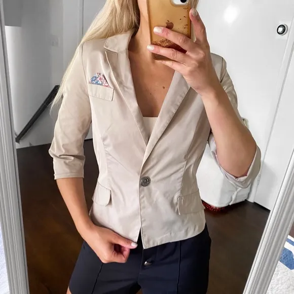 🐚 MMM BEIGE CAPRI SLEEVE BLAZER JACKET!