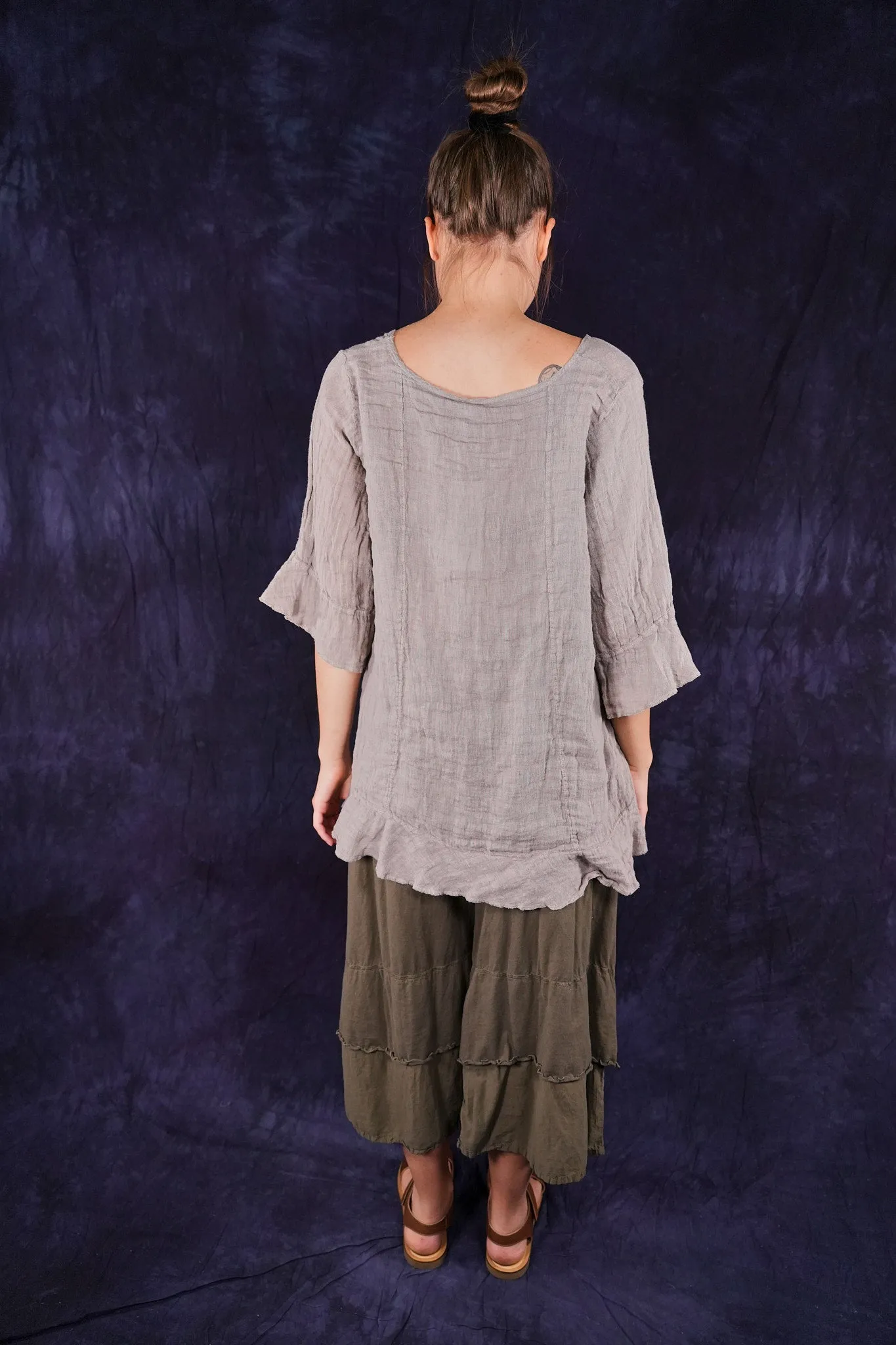 1516  Bias Flounce Top Moon Rock