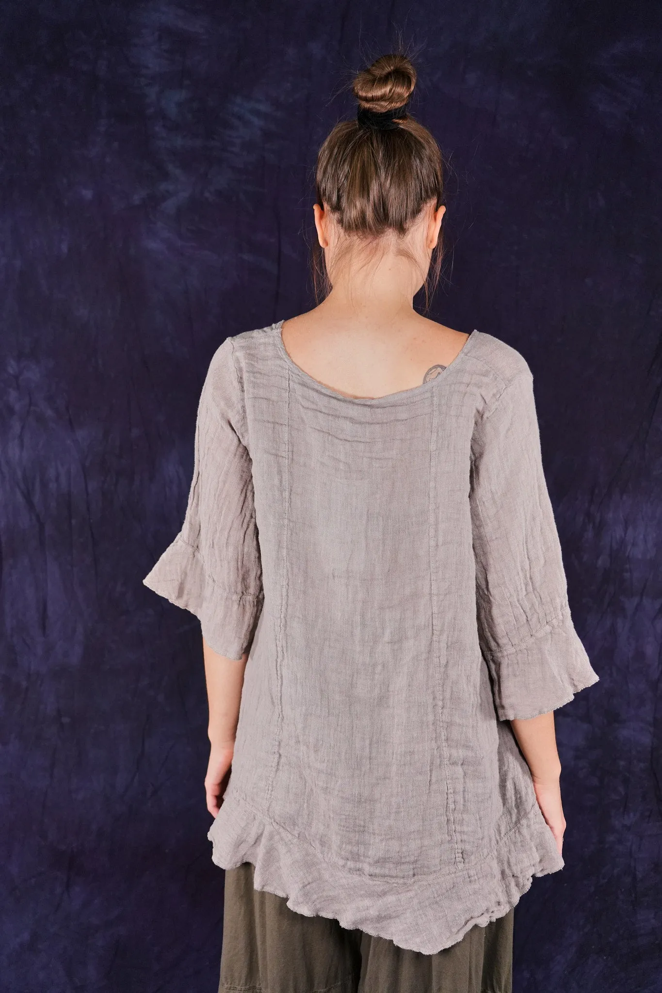 1516  Bias Flounce Top Moon Rock
