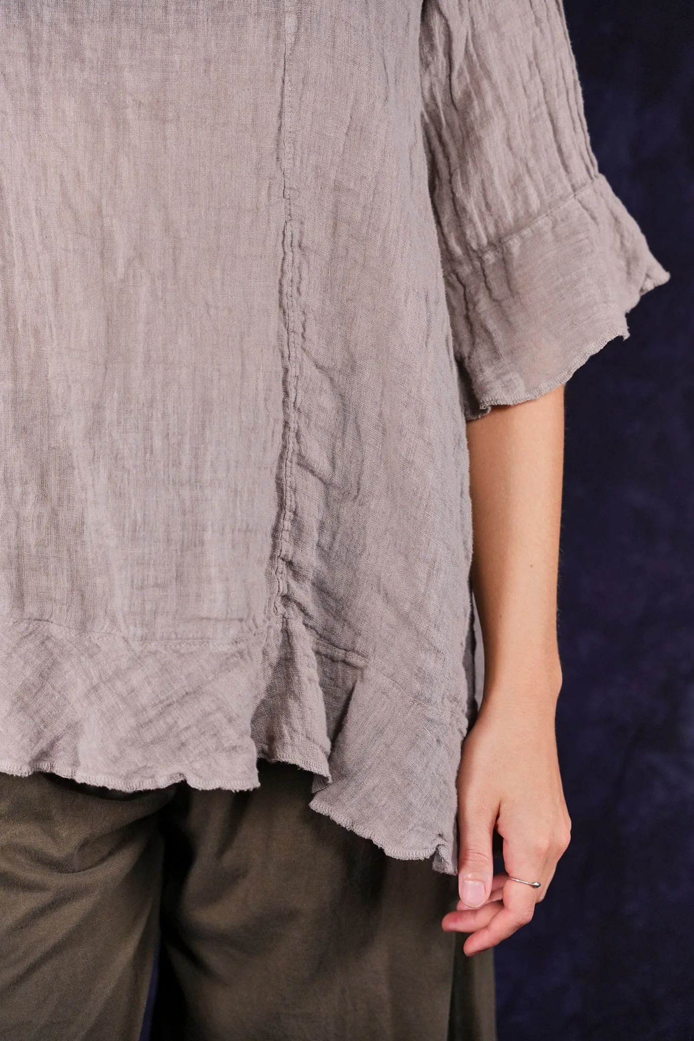 1516  Bias Flounce Top Moon Rock