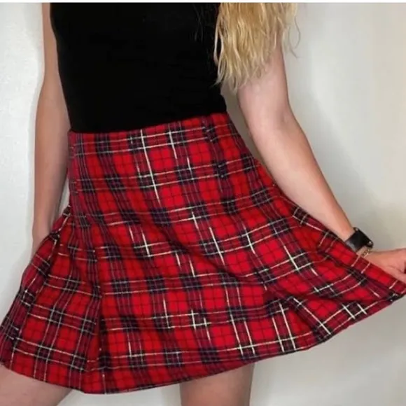 Arizona Pleated Skirt - Red &amp; Black Plaid w/ Gold Tinsel - Vintage 90’s Goth