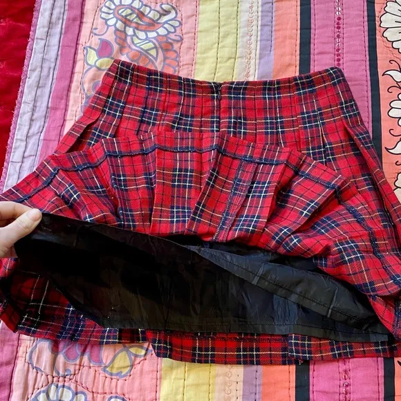 Arizona Pleated Skirt - Red &amp; Black Plaid w/ Gold Tinsel - Vintage 90’s Goth