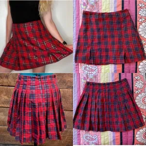 Arizona Pleated Skirt - Red &amp; Black Plaid w/ Gold Tinsel - Vintage 90’s Goth