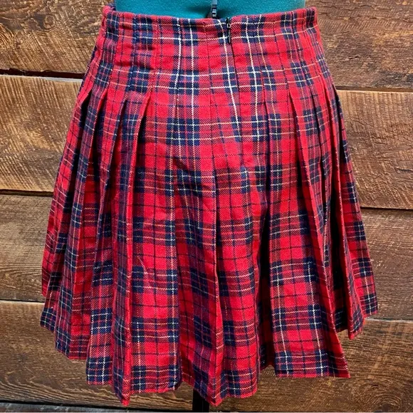 Arizona Pleated Skirt - Red &amp; Black Plaid w/ Gold Tinsel - Vintage 90’s Goth
