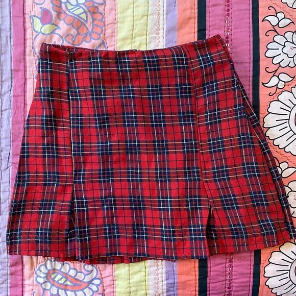 Arizona Pleated Skirt - Red &amp; Black Plaid w/ Gold Tinsel - Vintage 90’s Goth