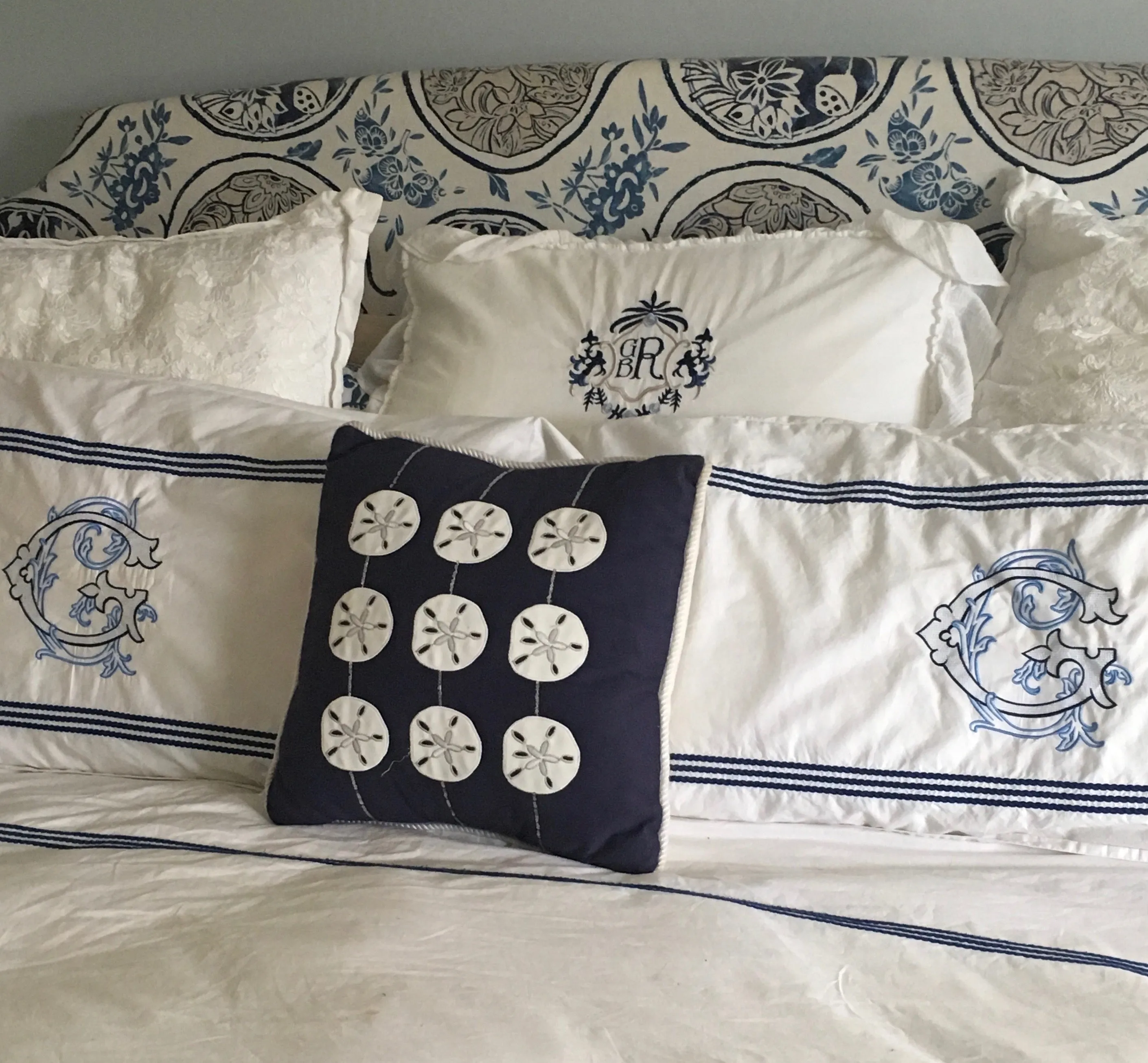 Custom Monogram With Motif