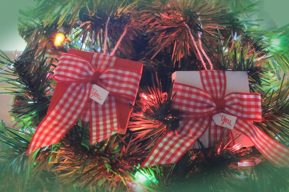 Gift with Bow Wooden Christmas Ornaments