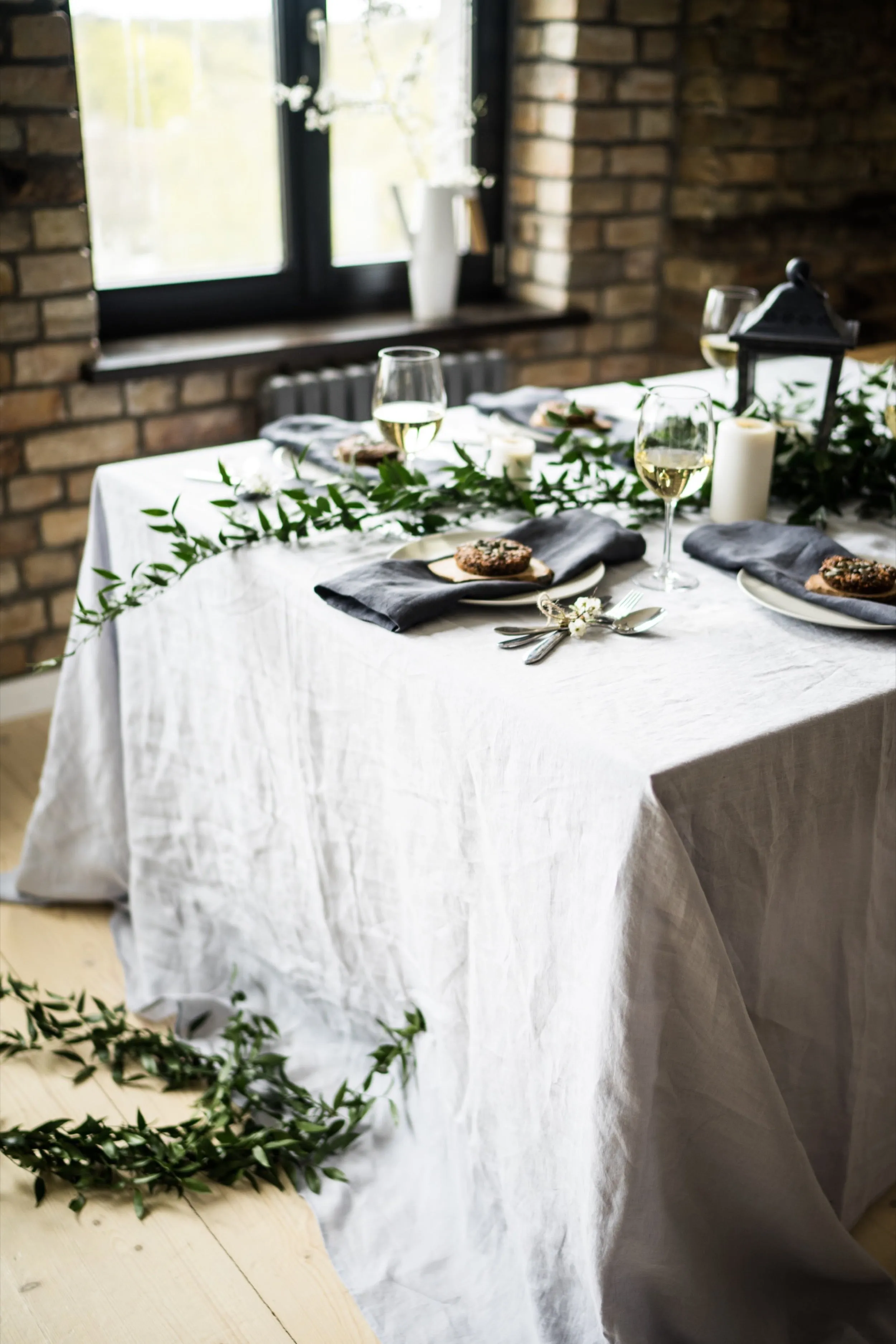 Linen tablecloth - light gray
