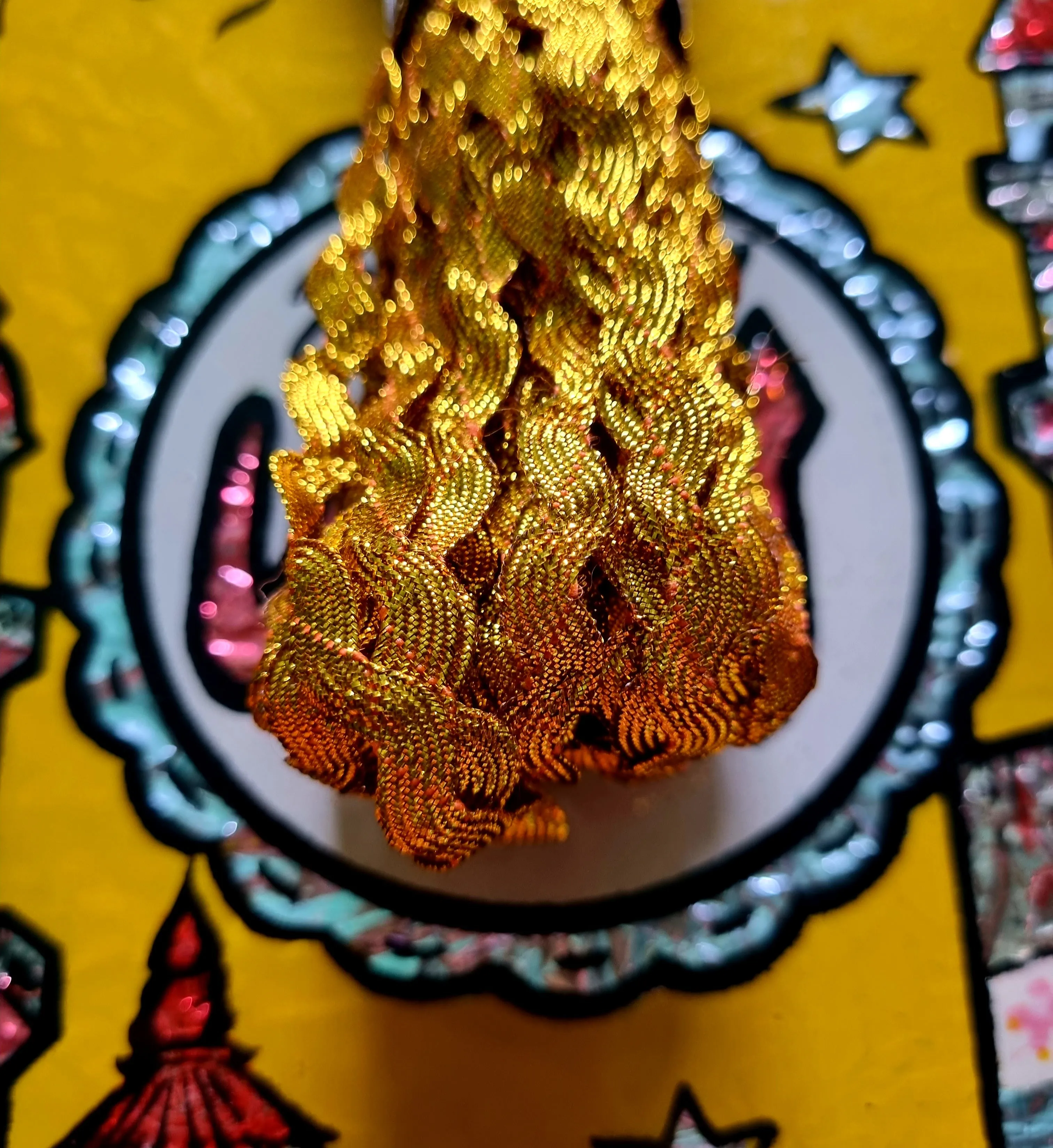 Metallic ric rak trim