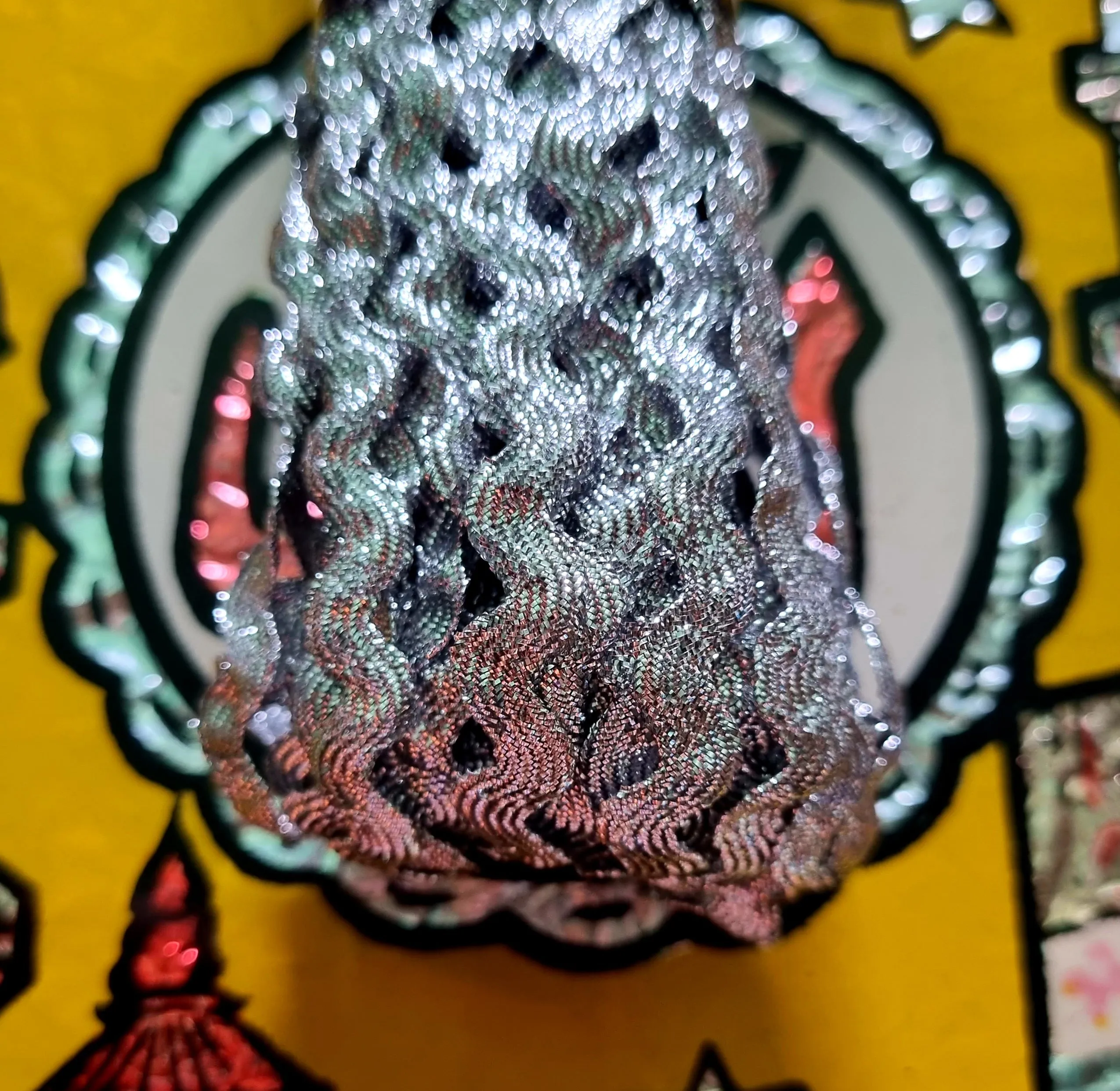 Metallic ric rak trim