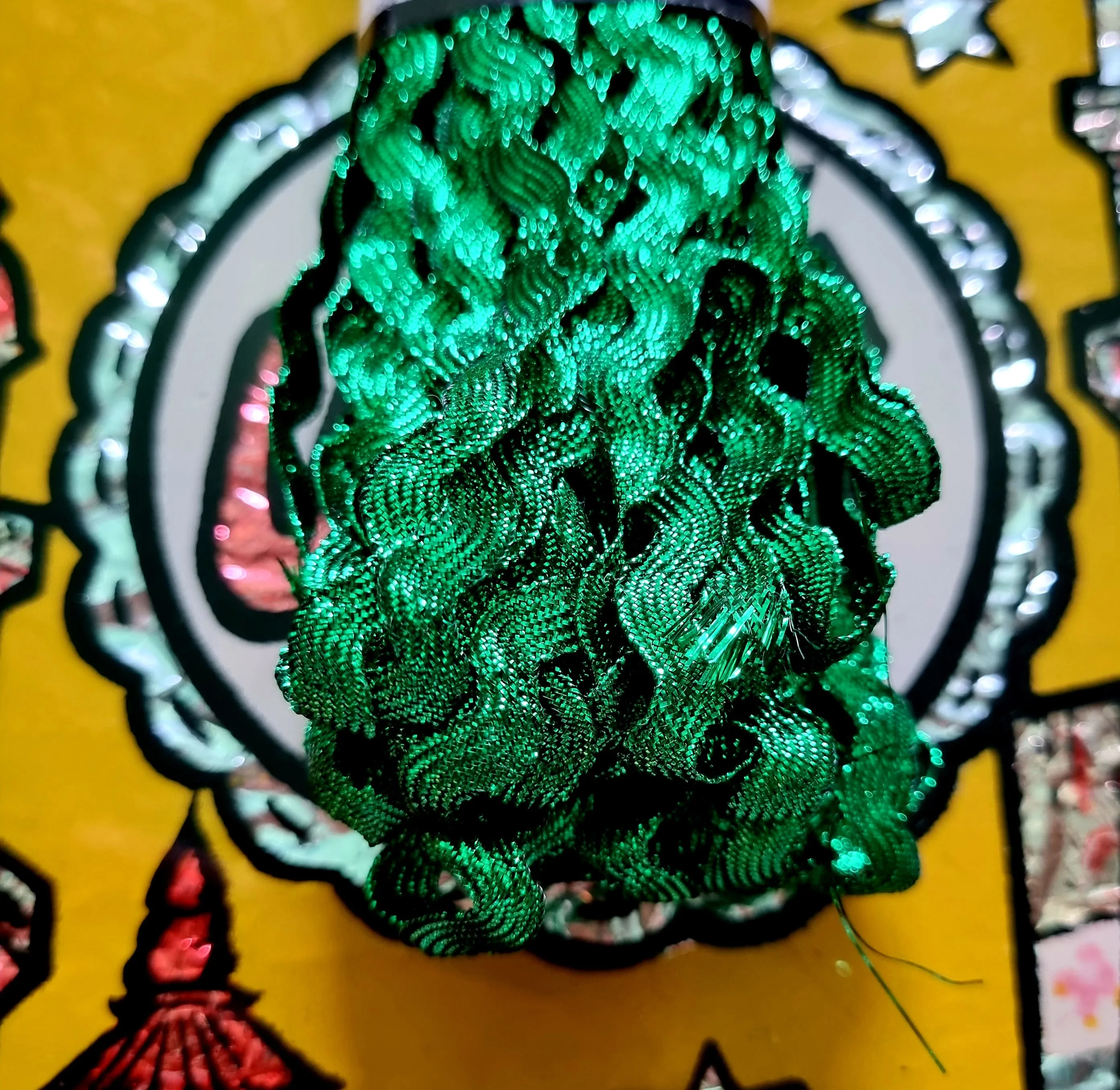 Metallic ric rak trim