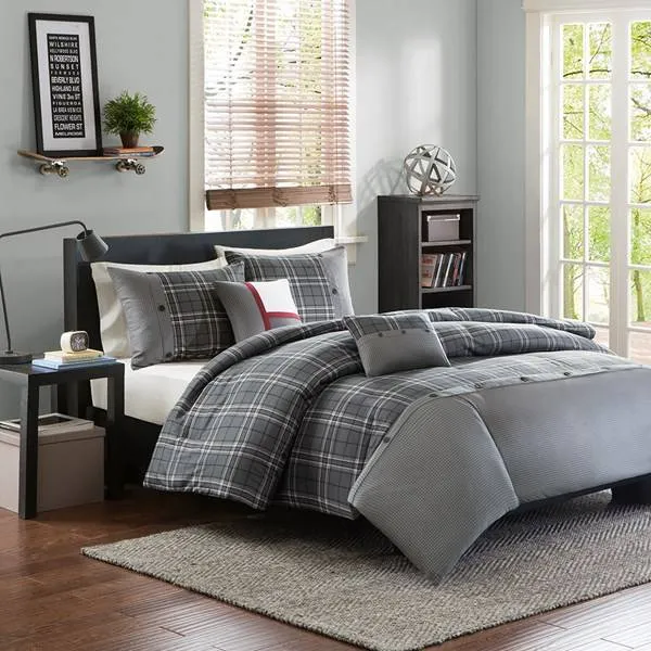 New in package! Intelligent Design Daryl Full/Queen Duvet Cover Set in Grey!