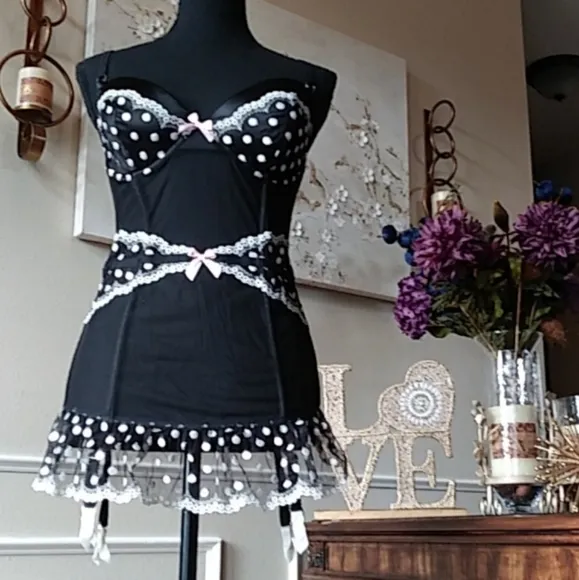 New Super Sexy Victoria's Secret Black And White Bustier Corset With Gar…