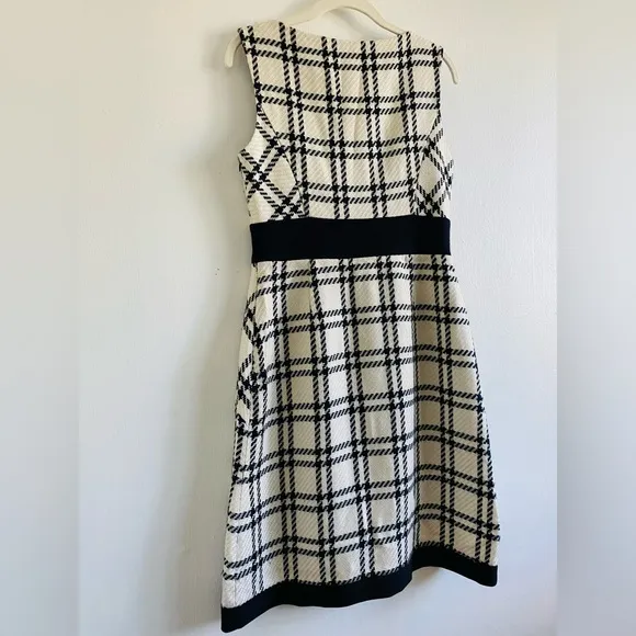 Nine West Plaid A line dress Size 6 cream and black Wool like fabric