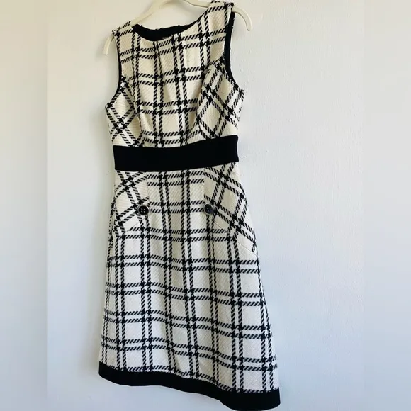 Nine West Plaid A line dress Size 6 cream and black Wool like fabric