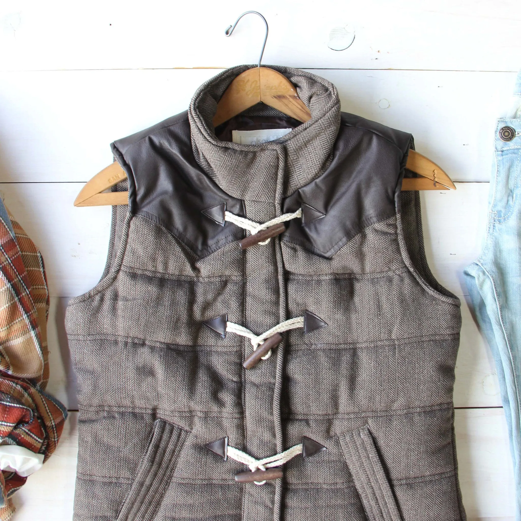 Northlight Toggle Vest