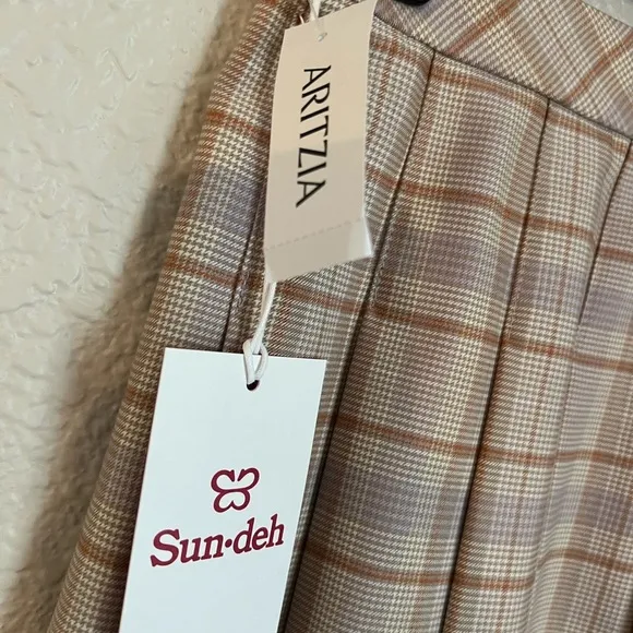 NWT Aritzia Sundeh Mini Skirt