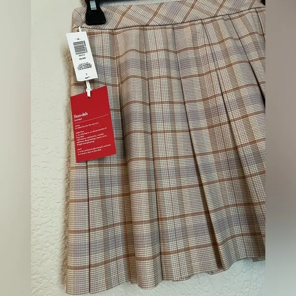 NWT Aritzia Sundeh Mini Skirt