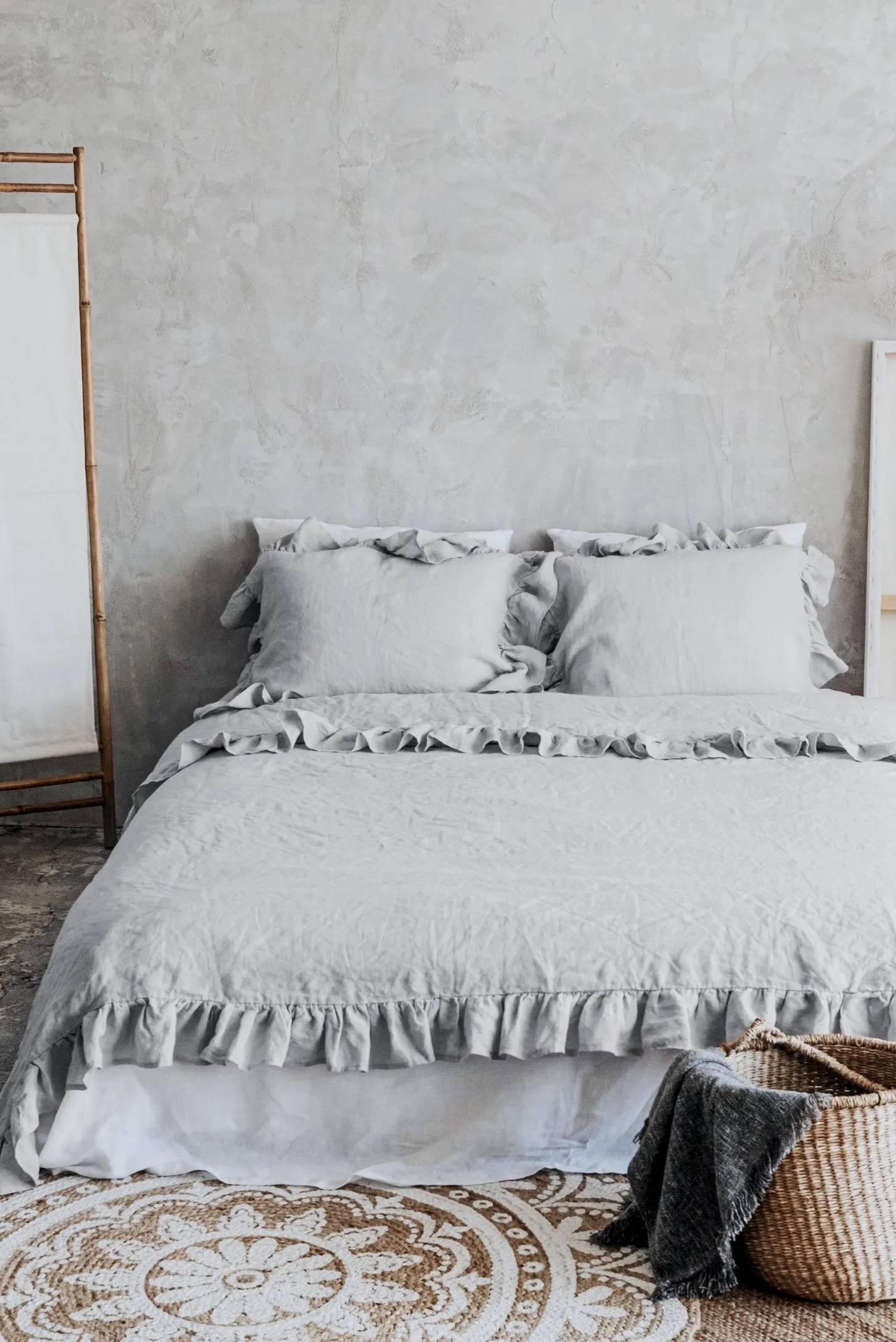 Ruffle Pillowcases Set - Light Gray