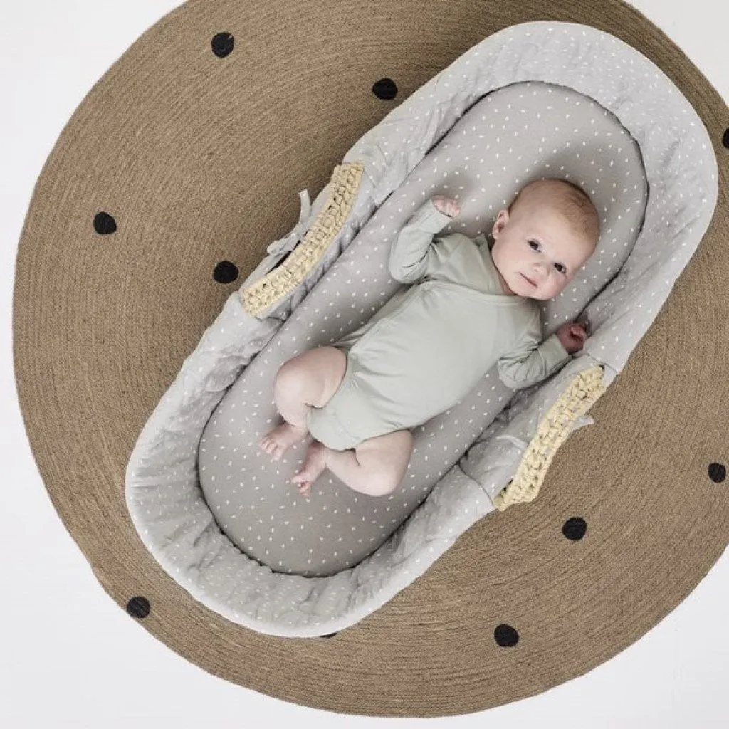 THE LITTLE GREEN SHEEP Natural Moses Basket & Mattress and Stand - Dove Rice