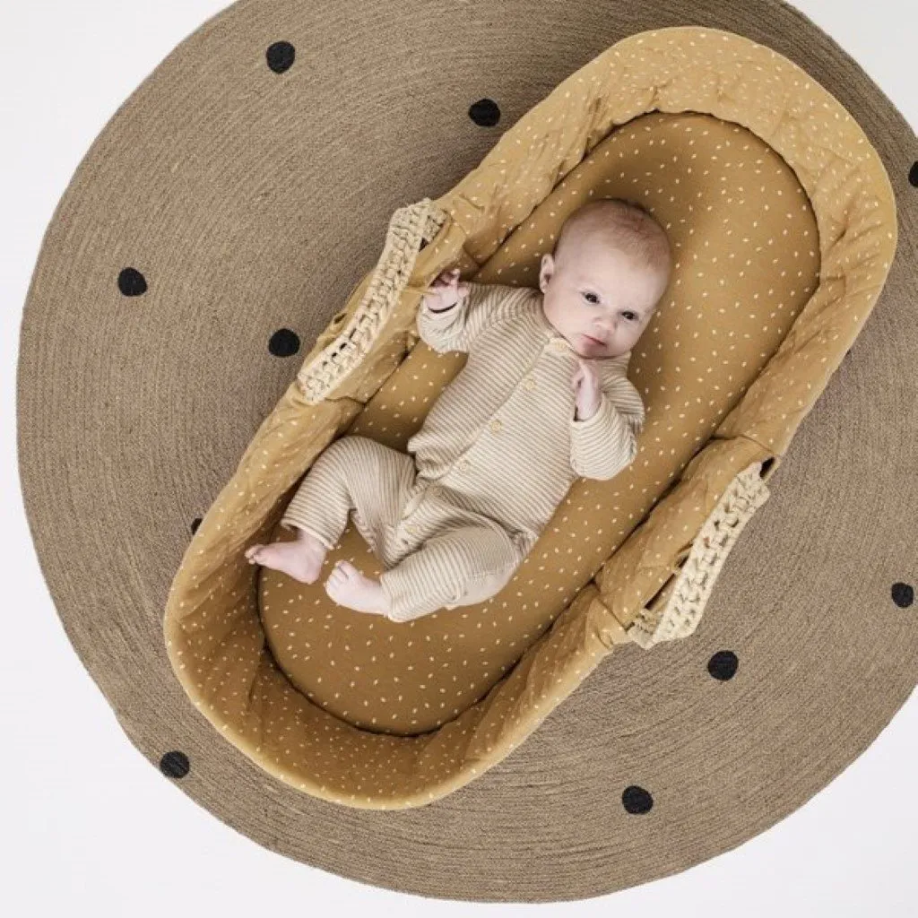 THE LITTLE GREEN SHEEP Natural Moses Basket & Mattress and Stand - Quilted Honey