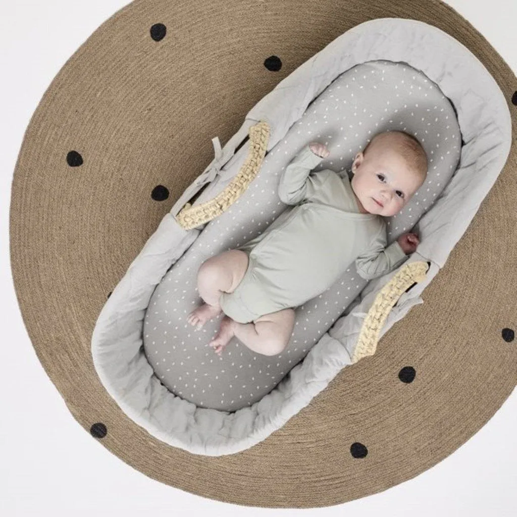 THE LITTLE GREEN SHEEP Natural Quilted Moses Basket & Mattress - Dove