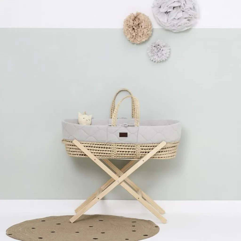 THE LITTLE GREEN SHEEP Natural Quilted Moses Basket & Mattress - Dove
