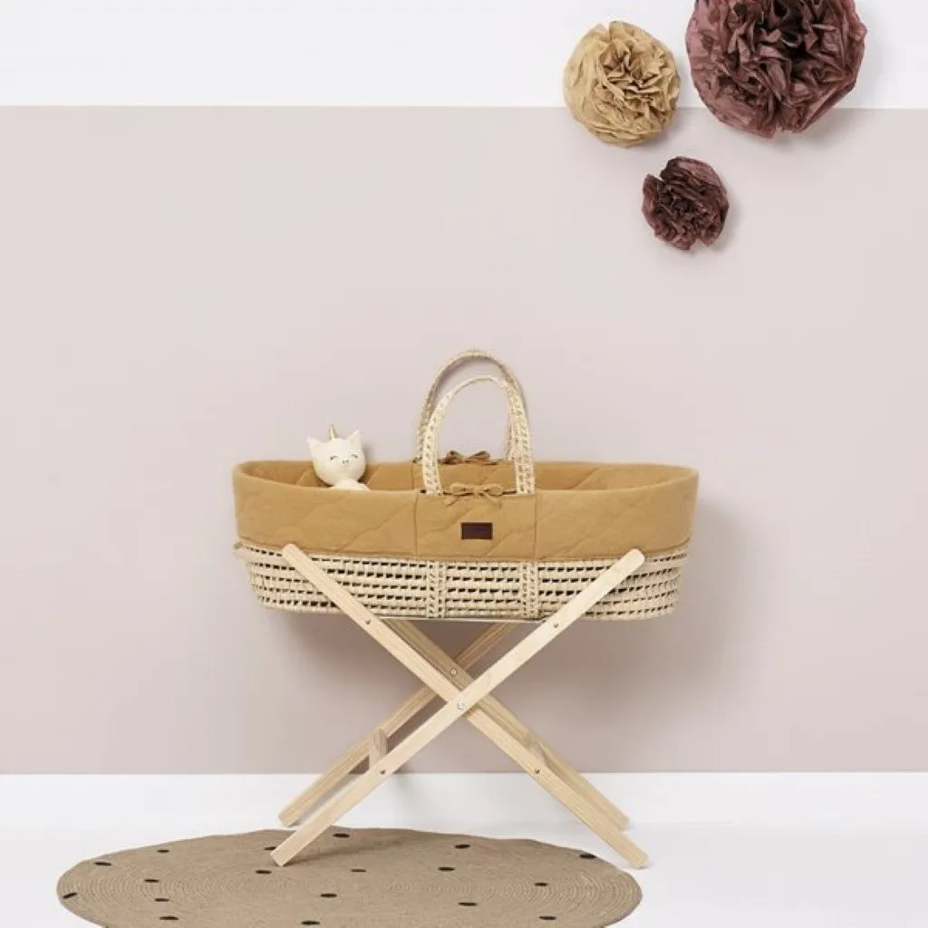 THE LITTLE GREEN SHEEP Natural Quilted Moses Basket & Mattress - Honey
