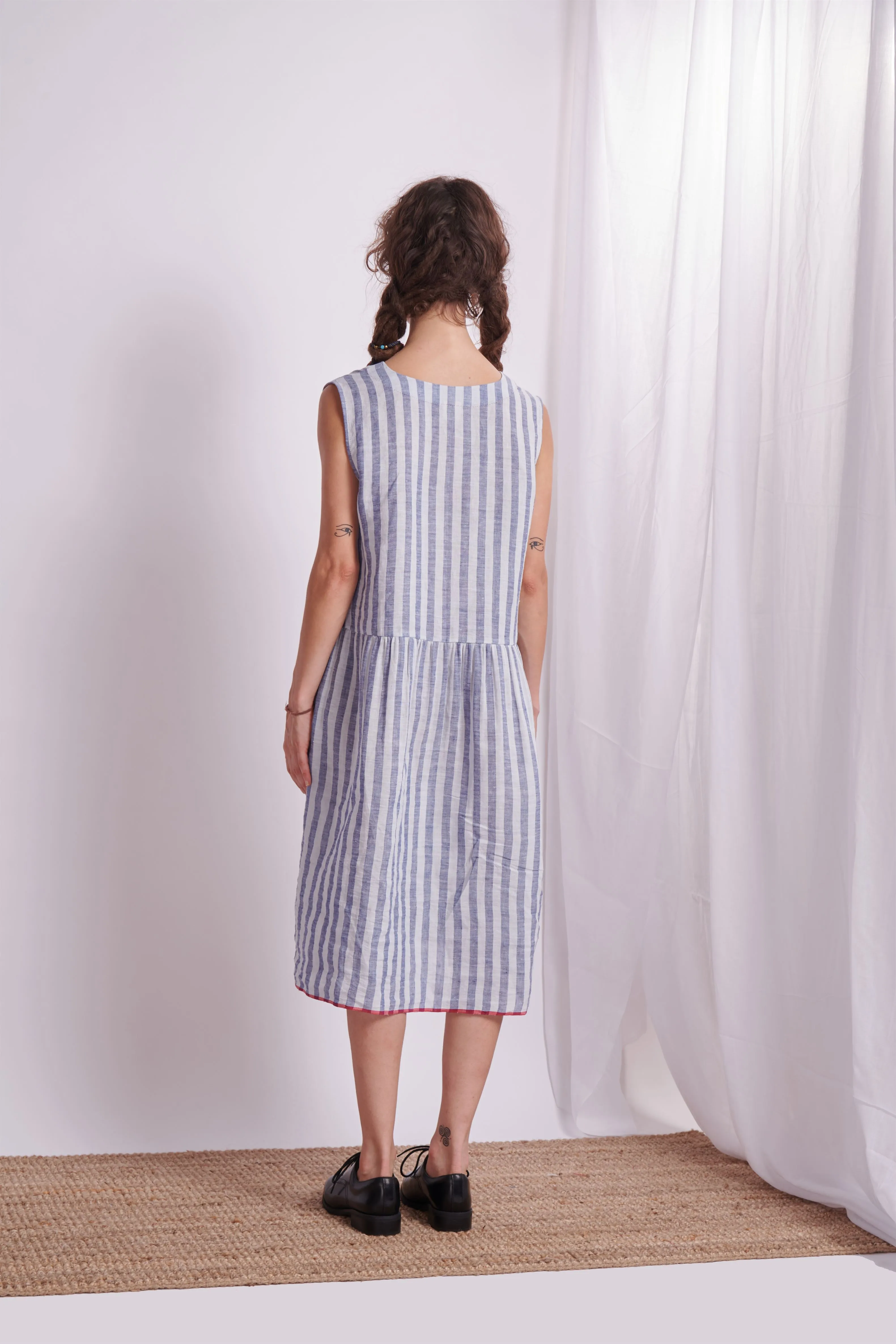 The Plavate I Molodenovo Will catch up later Dress in Primson prink Linen Pink Daily Collection AW22-08