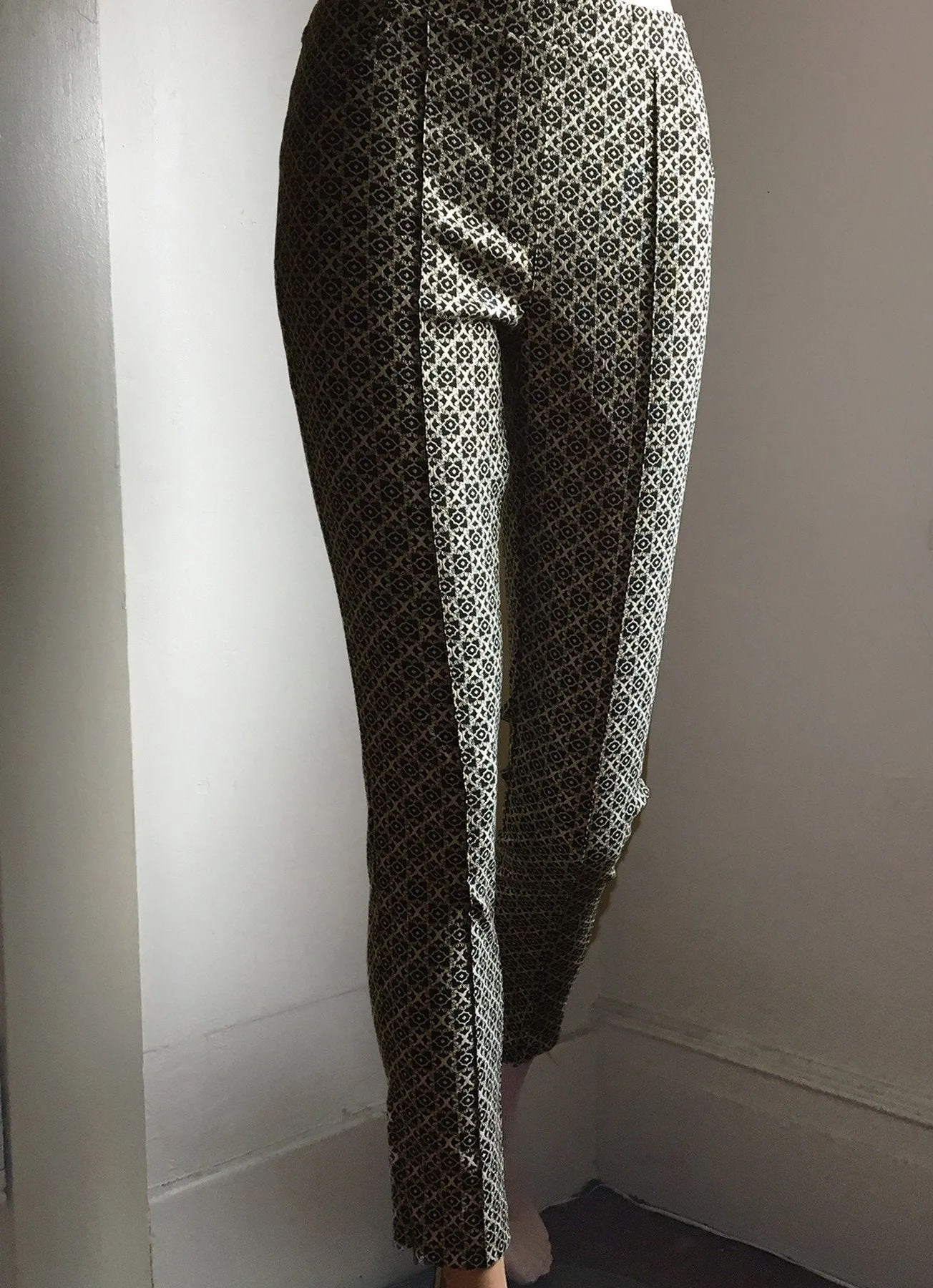Women's Joseph Ribkoff | Slimming Pull On Pant | Black and Metallic Gold